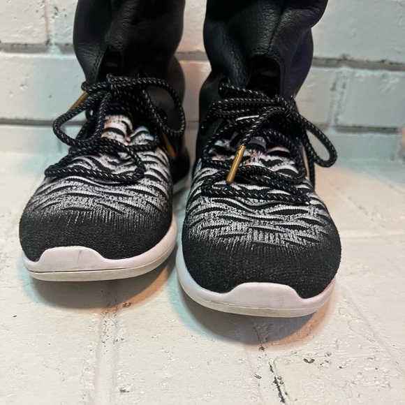 NIKE Roshe Two Hi Flyknit Trainers Sneakers Boots - Picture 4 of 9